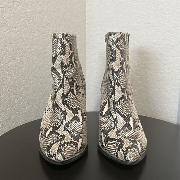 SEYCHELLES Black and White Snakeskin Leather Accordion Boot, Size 6.5 - Picture 3 of 10